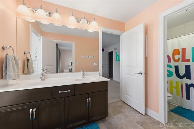 39W829 KELLAR Square, Geneva, IL 60134