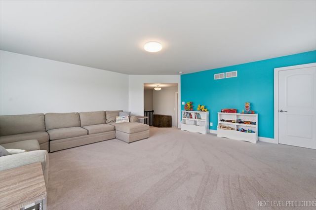 39W829 KELLAR Square, Geneva, IL 60134