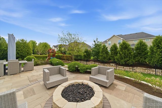 39W829 KELLAR Square, Geneva, IL 60134