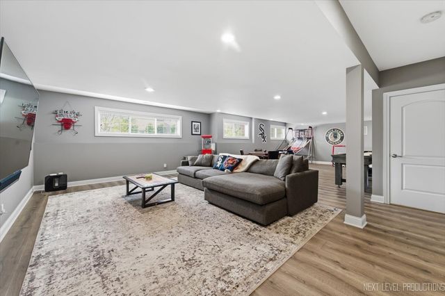 39W829 KELLAR Square, Geneva, IL 60134
