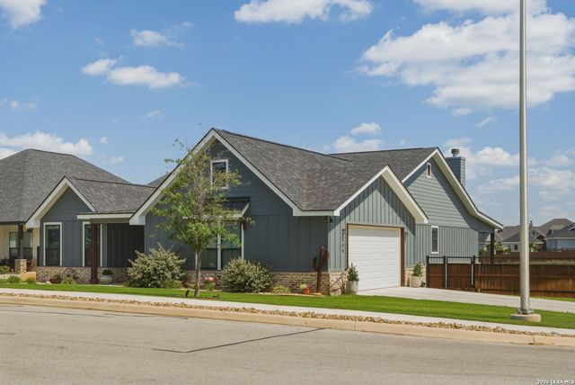 109 juniper, La Vernia, TX 78121