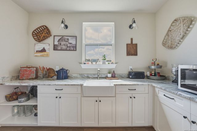 109 juniper, La Vernia, TX 78121