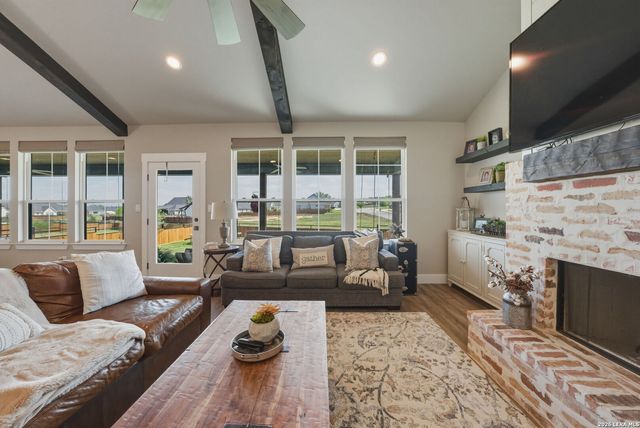 109 juniper, La Vernia, TX 78121