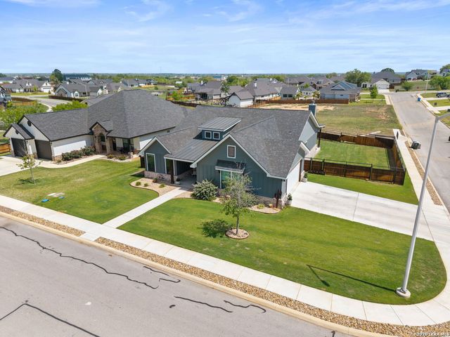 109 juniper, La Vernia, TX 78121