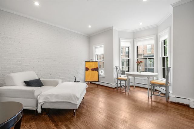 11 Dartmouth Pl 11-2, Boston, MA 02116