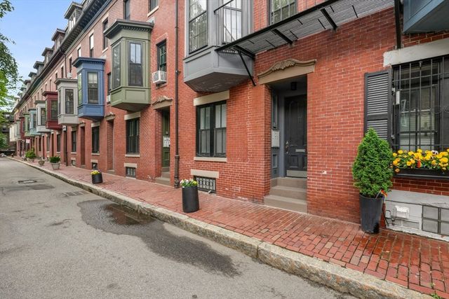 11 Dartmouth Pl 11-2, Boston, MA 02116