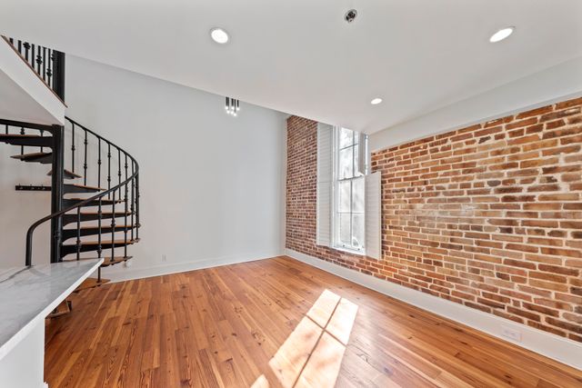 377 King Street Unit 201, Charleston, SC 29401