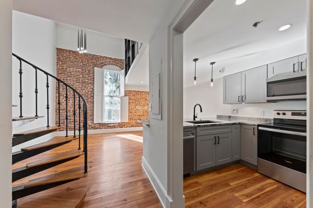 377 King Street Unit 201, Charleston, SC 29401