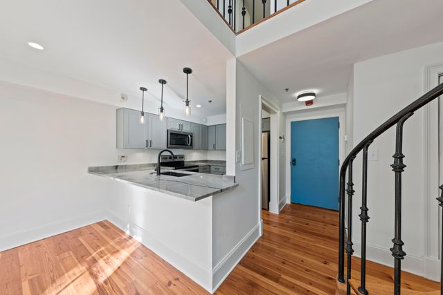 377 King Street Unit 201, Charleston, SC 29401