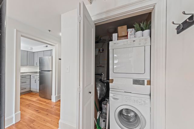 377 King Street Unit 201, Charleston, SC 29401