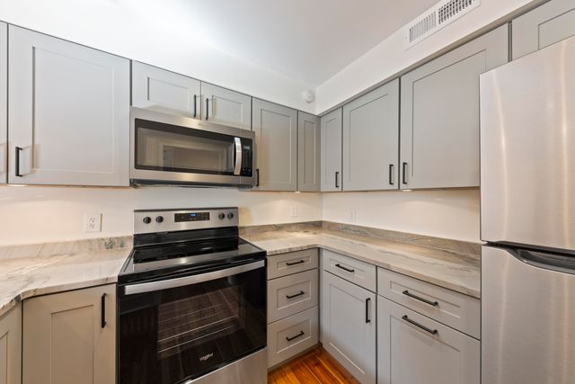 377 King Street Unit 201, Charleston, SC 29401