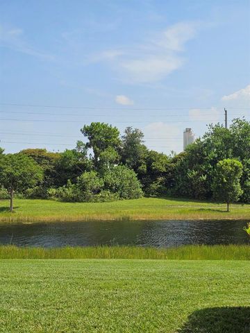 1049 GOLDEN LAKES Boulevard 115, West Palm Beach, FL 33411