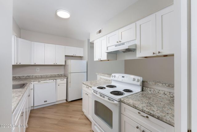 732 Azalea Drive 413, Hampstead, NC 28443