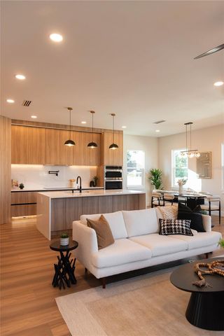 2905 W ARCH STREET, Tampa, FL 33607