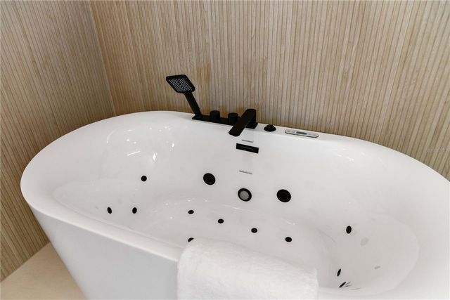 2905 W ARCH STREET, Tampa, FL 33607