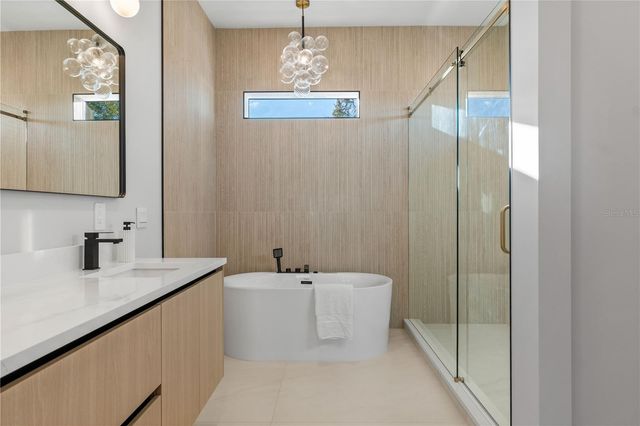 2905 W ARCH STREET, Tampa, FL 33607