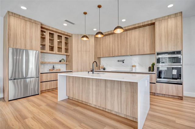 2905 W ARCH STREET, Tampa, FL 33607