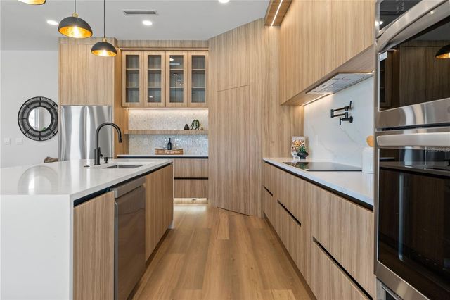 2905 W ARCH STREET, Tampa, FL 33607