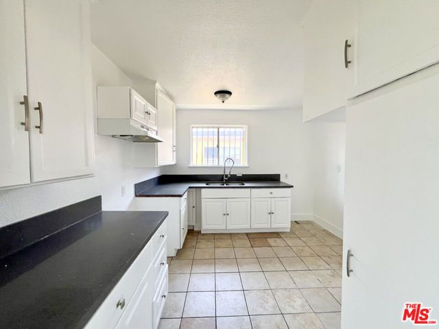 254 E Lanzit Avenue 5, Los Angeles, CA 90061