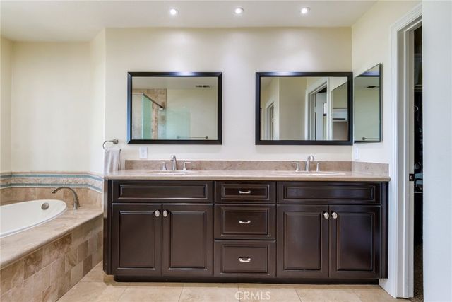 1321 Radcliffe, Corona, CA 92881