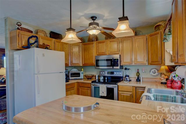 551 Carvers Knob Road, Spruce Pine, NC 28777