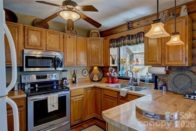 551 Carvers Knob Road, Spruce Pine, NC 28777