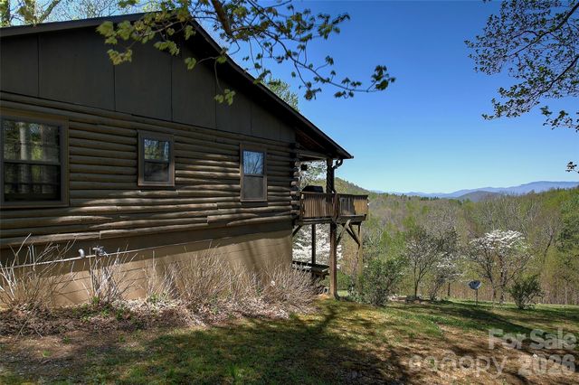 551 Carvers Knob Road, Spruce Pine, NC 28777