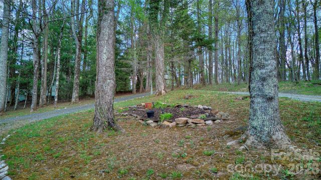 551 Carvers Knob Road, Spruce Pine, NC 28777