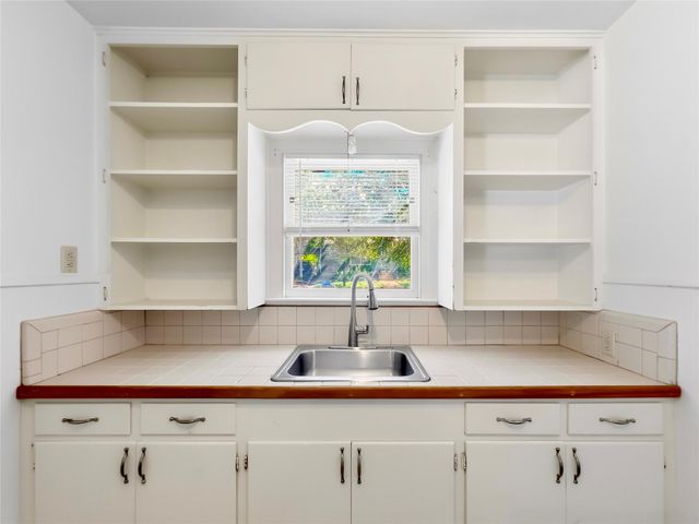 1402 Hillside Ave, Austin, TX 78704