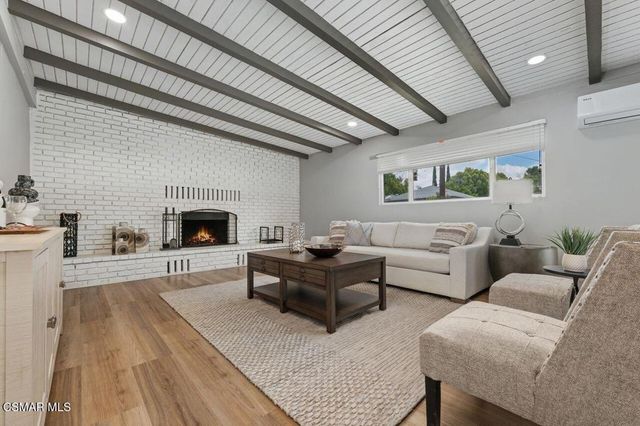 18324 Erwin Street, Tarzana, CA 91335
