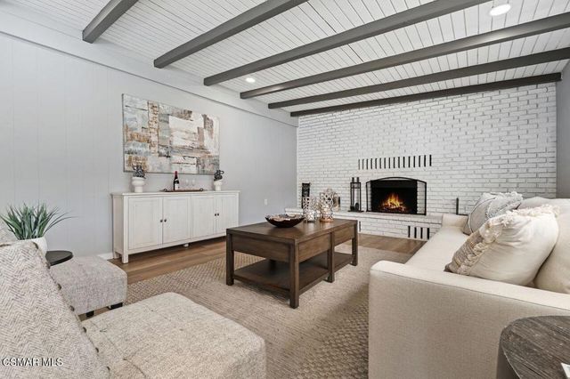 18324 Erwin Street, Tarzana, CA 91335