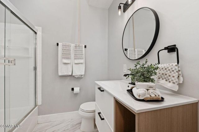 18324 Erwin Street, Tarzana, CA 91335