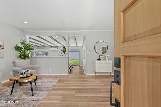 18324 Erwin Street, Tarzana, CA 91335