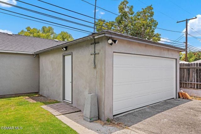 18324 Erwin Street, Tarzana, CA 91335