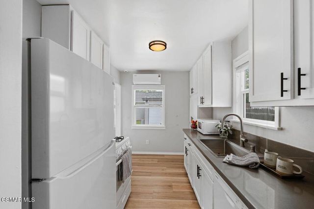 18324 Erwin Street, Tarzana, CA 91335
