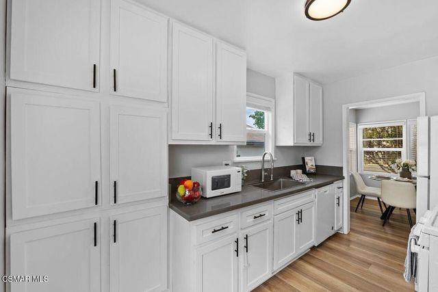 18324 Erwin Street, Tarzana, CA 91335