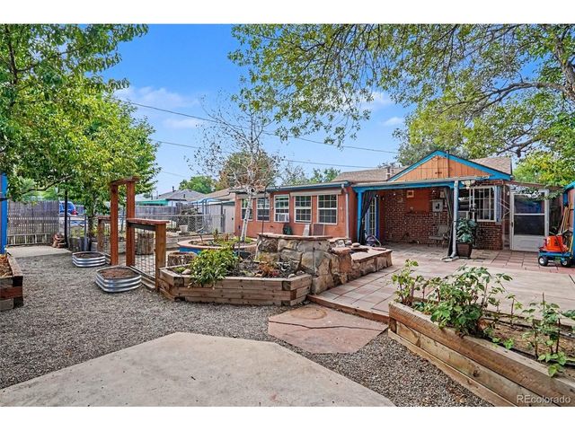 1748 Nome St, Aurora, CO 80010