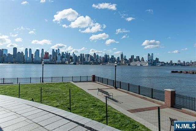 22 Ave At Port Imperial 504, West New York, NJ 07093