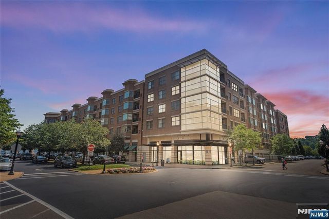 22 Ave At Port Imperial 504, West New York, NJ 07093