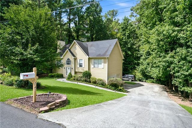 3941 Memorial Parkway NW, Kennesaw, GA 30152