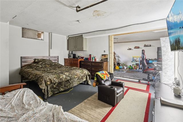 1957 Henn Hyde Road NE, Howland, OH 44484