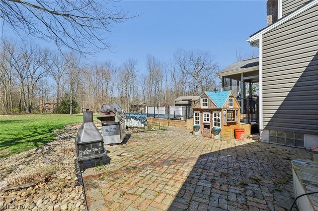 1957 Henn Hyde Road NE, Howland, OH 44484