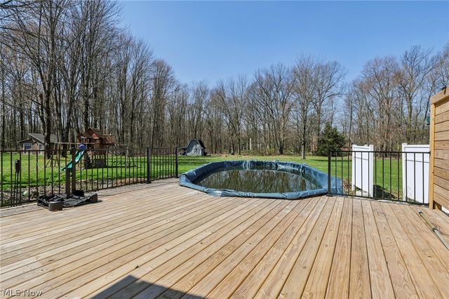 1957 Henn Hyde Road NE, Howland, OH 44484