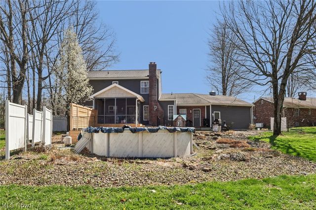 1957 Henn Hyde Road NE, Howland, OH 44484