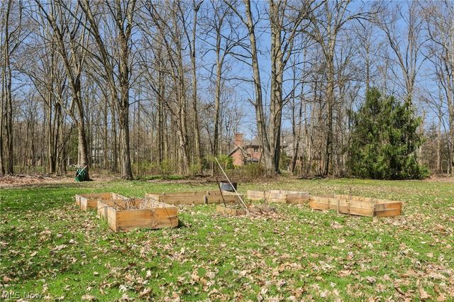 1957 Henn Hyde Road NE, Howland, OH 44484