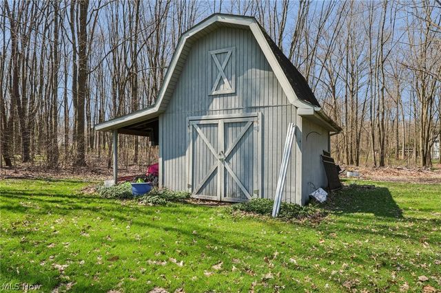 1957 Henn Hyde Road NE, Howland, OH 44484