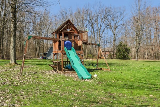 1957 Henn Hyde Road NE, Howland, OH 44484