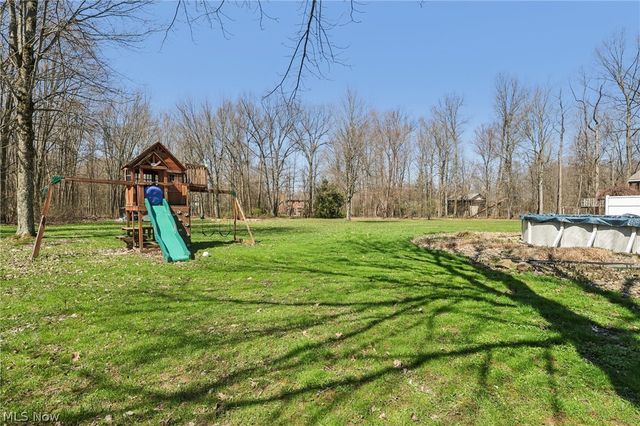 1957 Henn Hyde Road NE, Howland, OH 44484