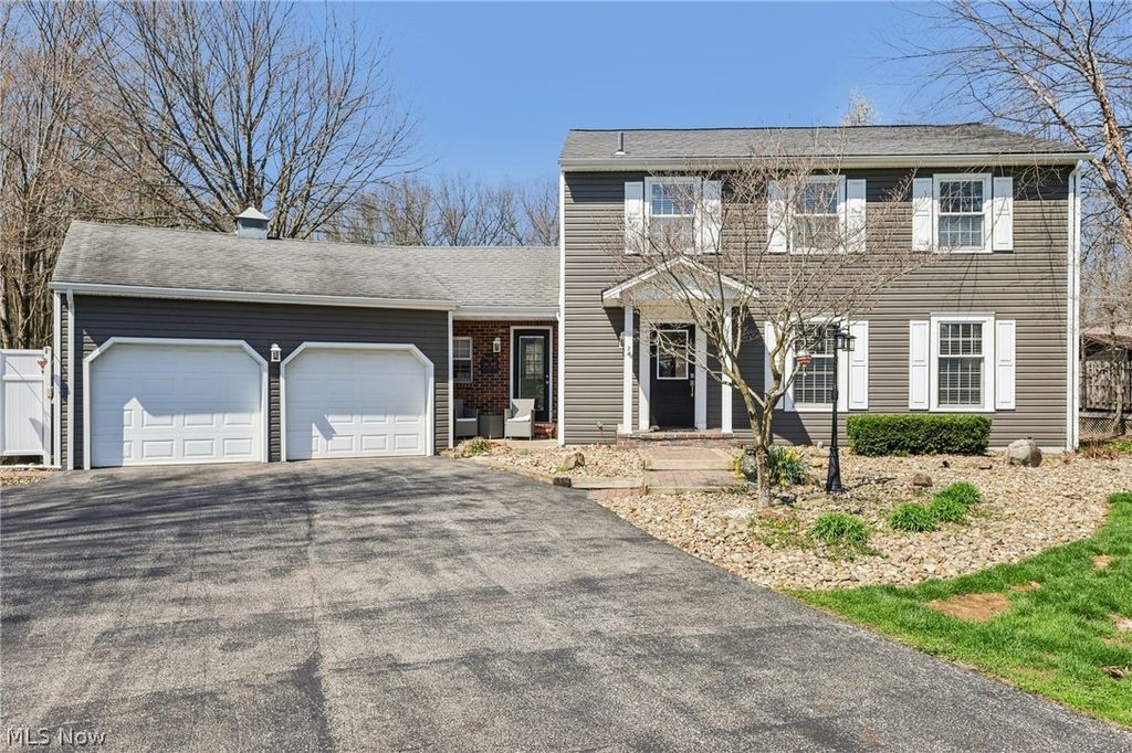 1957 Henn Hyde Road NE, Howland, OH 44484