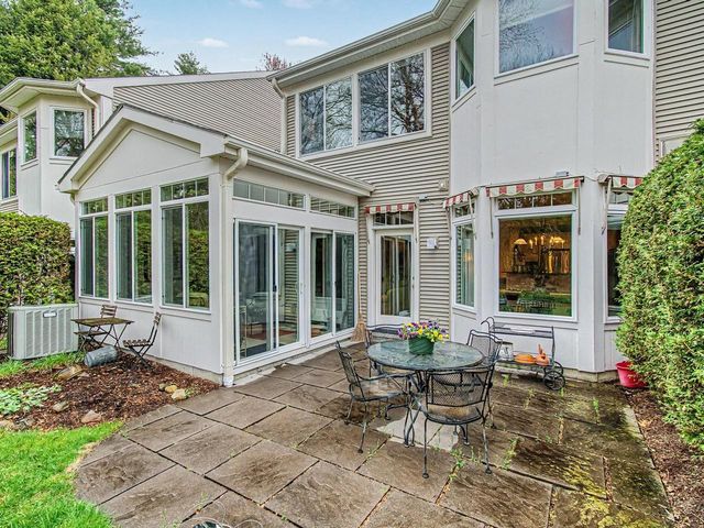 72 Chickadee Circle, South Burlington, VT 05403